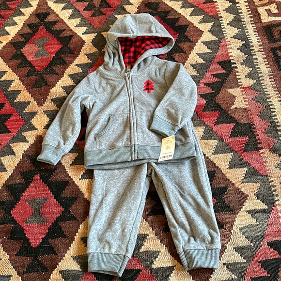 NWT Carter’s 2-piece sweat suit. - Picture 1 of 4